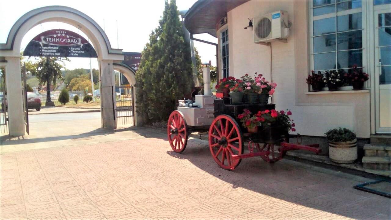Hotel Tehnograd Кралево Экстерьер фото